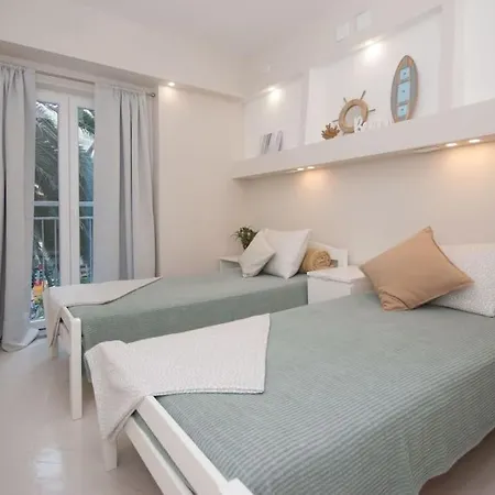 Daire Luxury Across Ferry Port