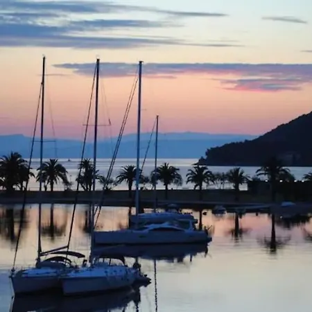 Luxury Across Ferry Port Daire Vis