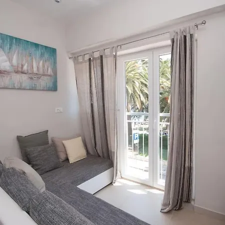 Luxury Across Ferry Port Daire *